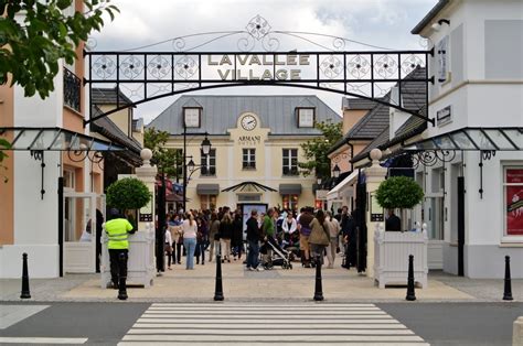 la vallee village paris outlet.